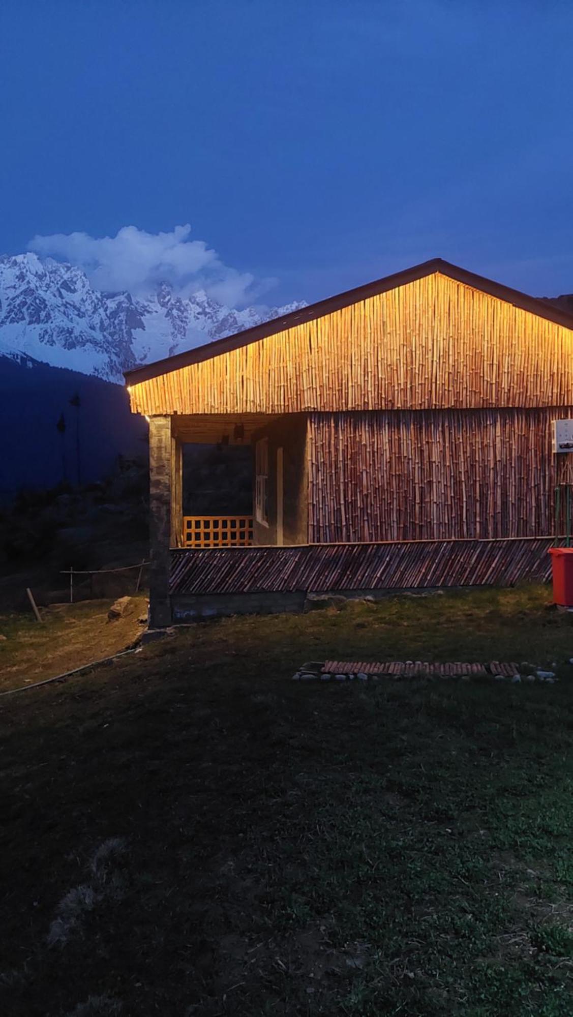 Khana Badosh Resort Kalam Ngoại thất bức ảnh